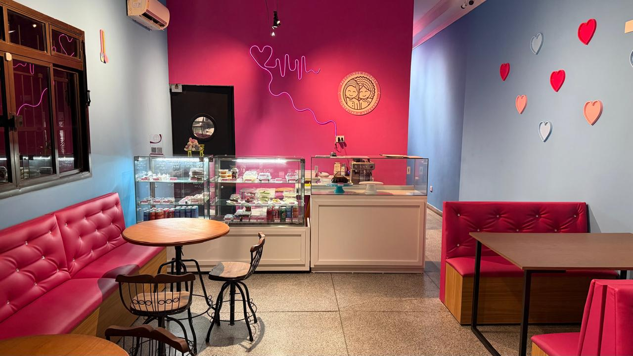 Salão e balcão de doces da Pascolinos Gourmet